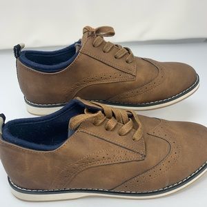 Boys Cat and Jack Shoes size 4